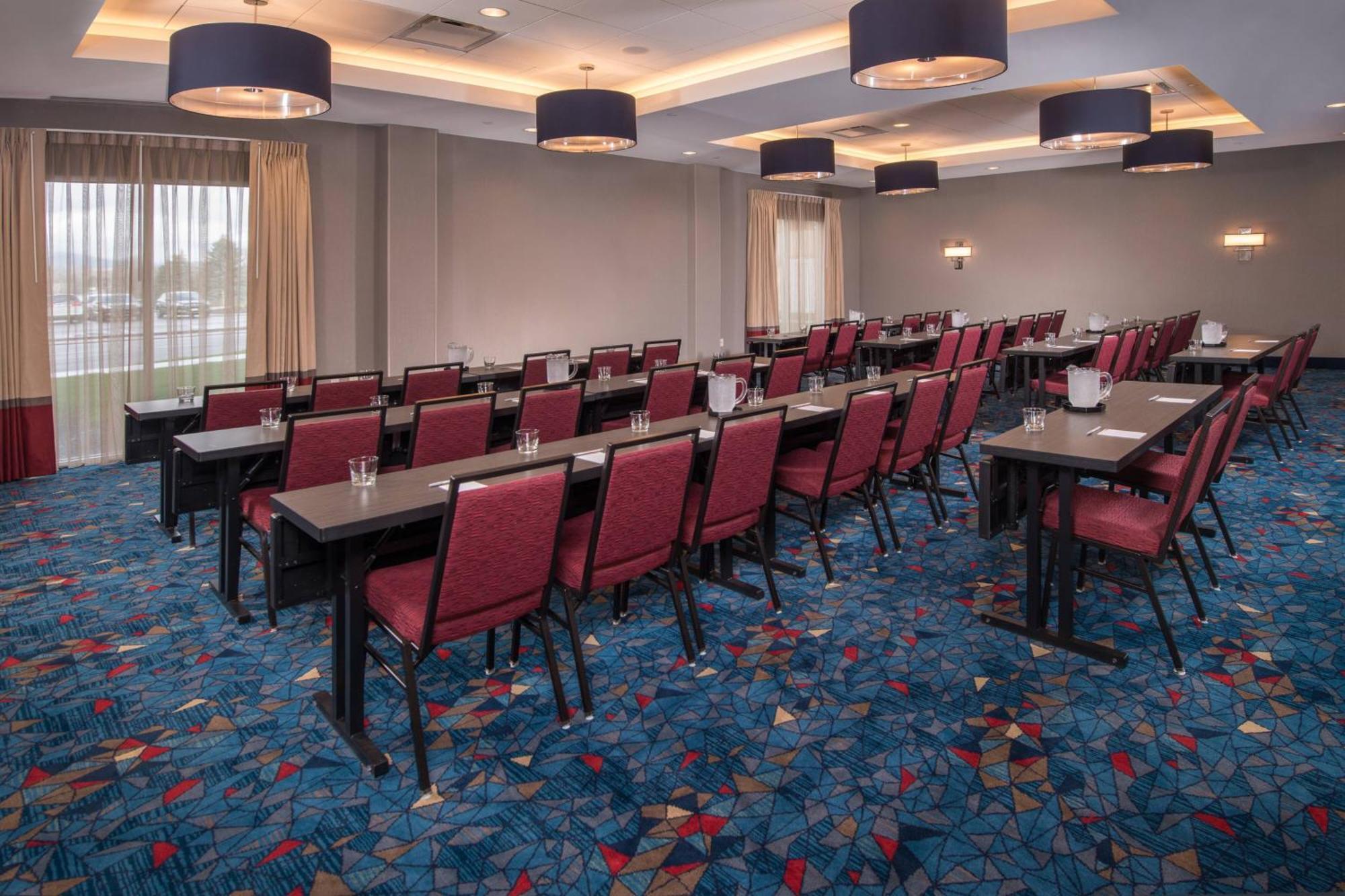 Towneplace Suites By Marriott Altoona Bagian luar foto