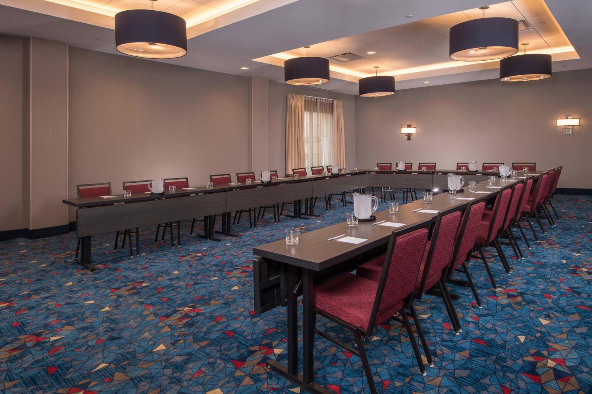 Towneplace Suites By Marriott Altoona Bagian luar foto