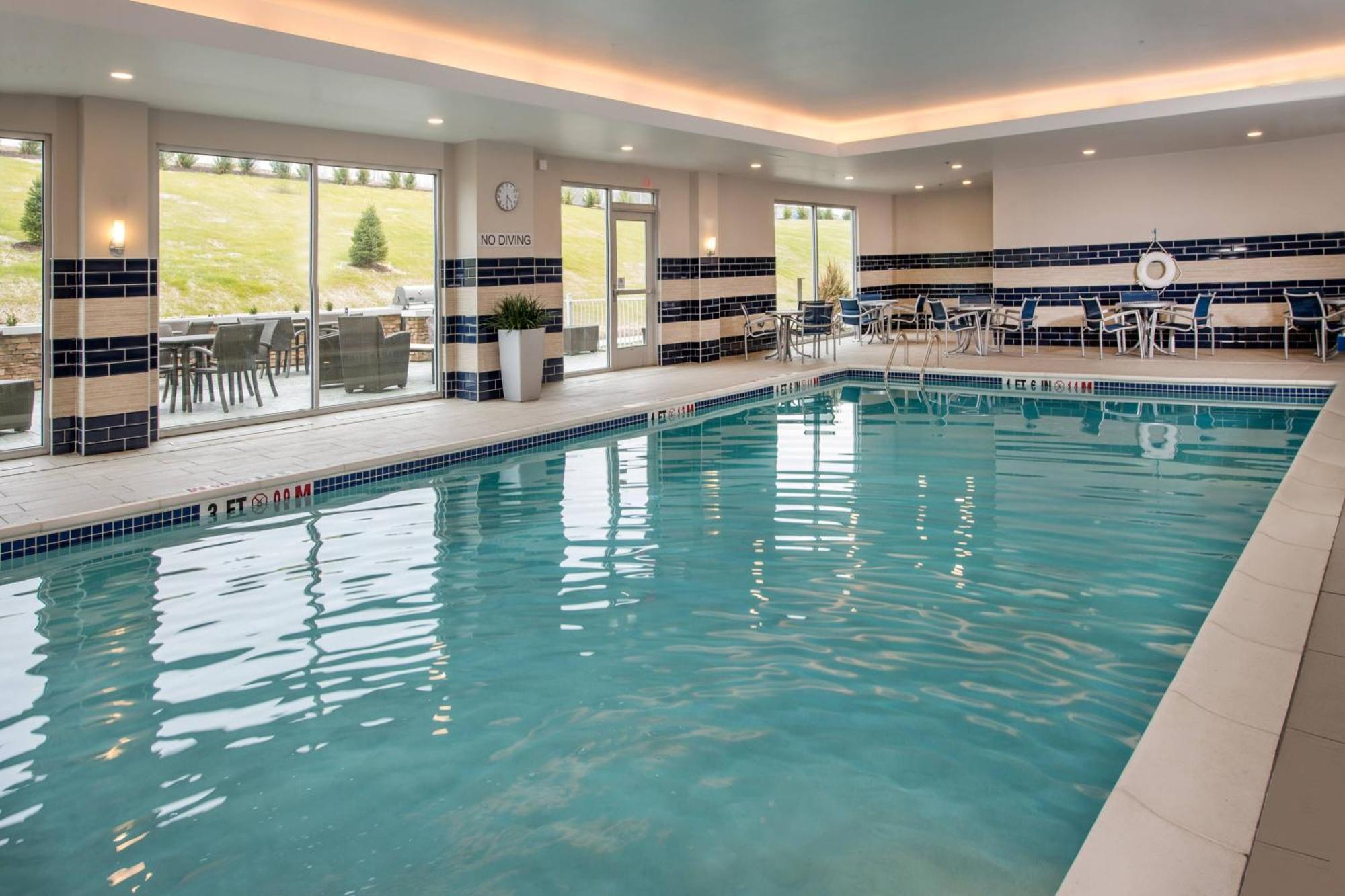 Towneplace Suites By Marriott Altoona Bagian luar foto