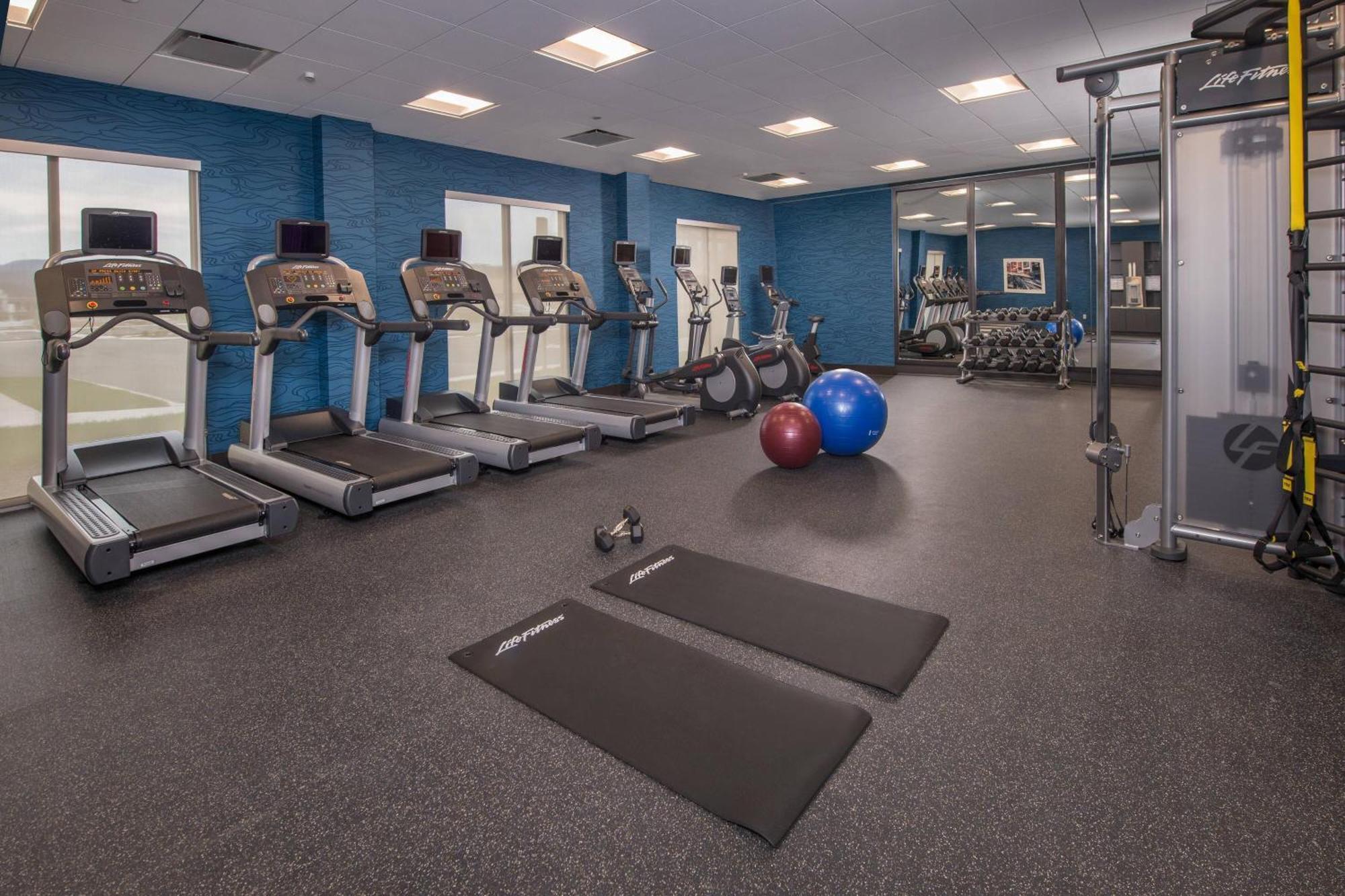 Towneplace Suites By Marriott Altoona Bagian luar foto