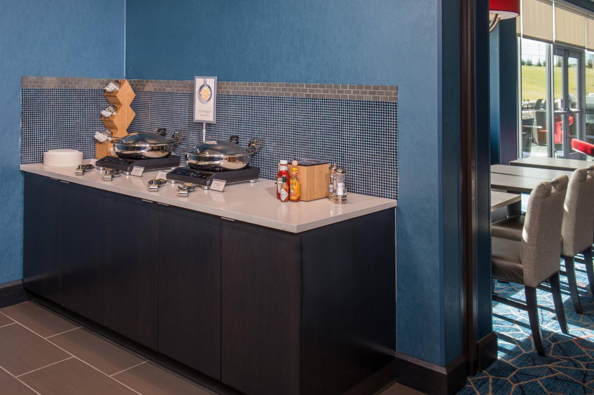 Towneplace Suites By Marriott Altoona Bagian luar foto
