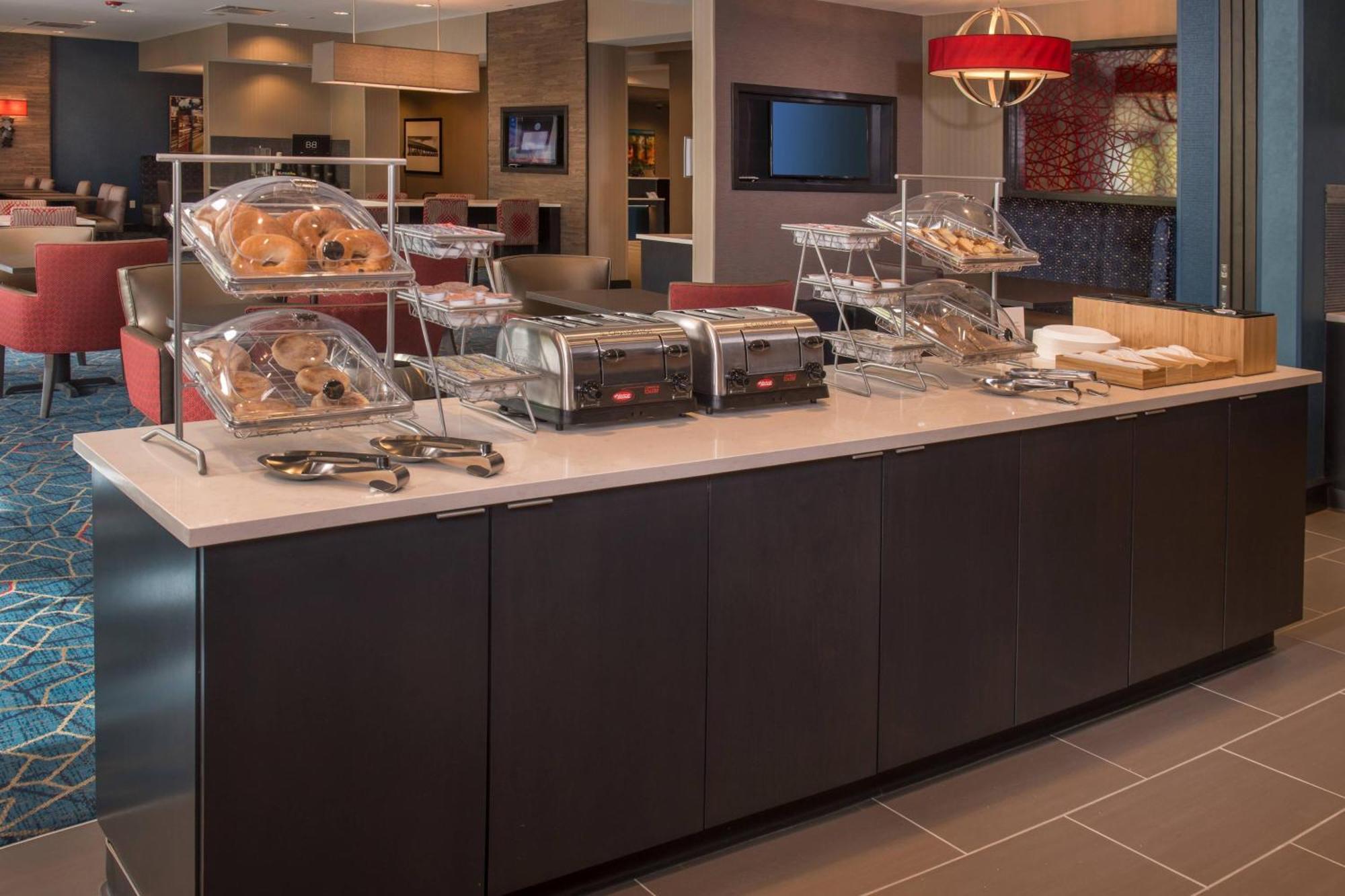 Towneplace Suites By Marriott Altoona Bagian luar foto