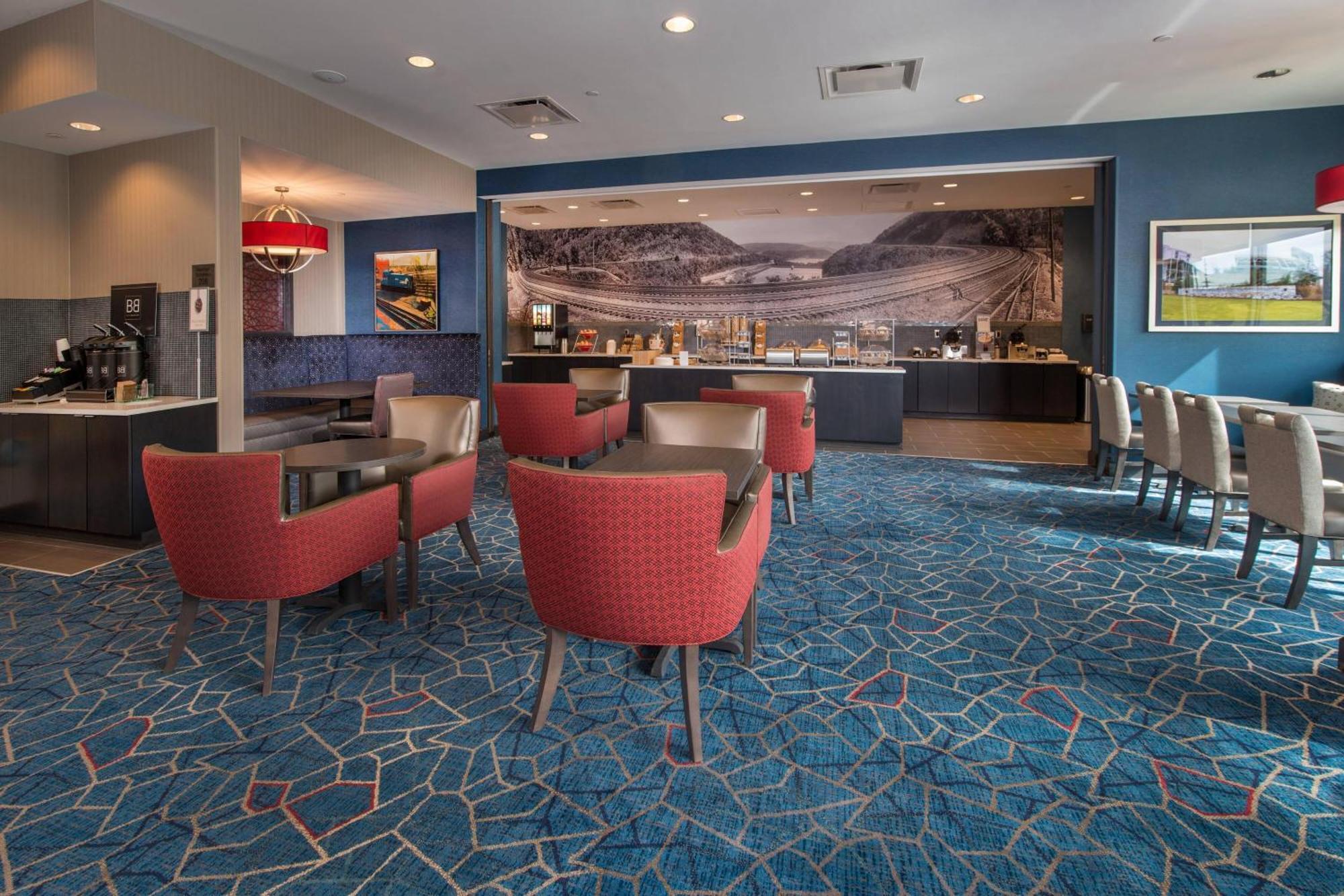 Towneplace Suites By Marriott Altoona Bagian luar foto