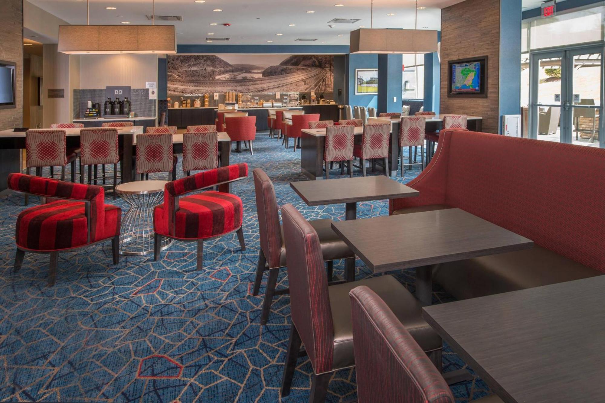 Towneplace Suites By Marriott Altoona Bagian luar foto