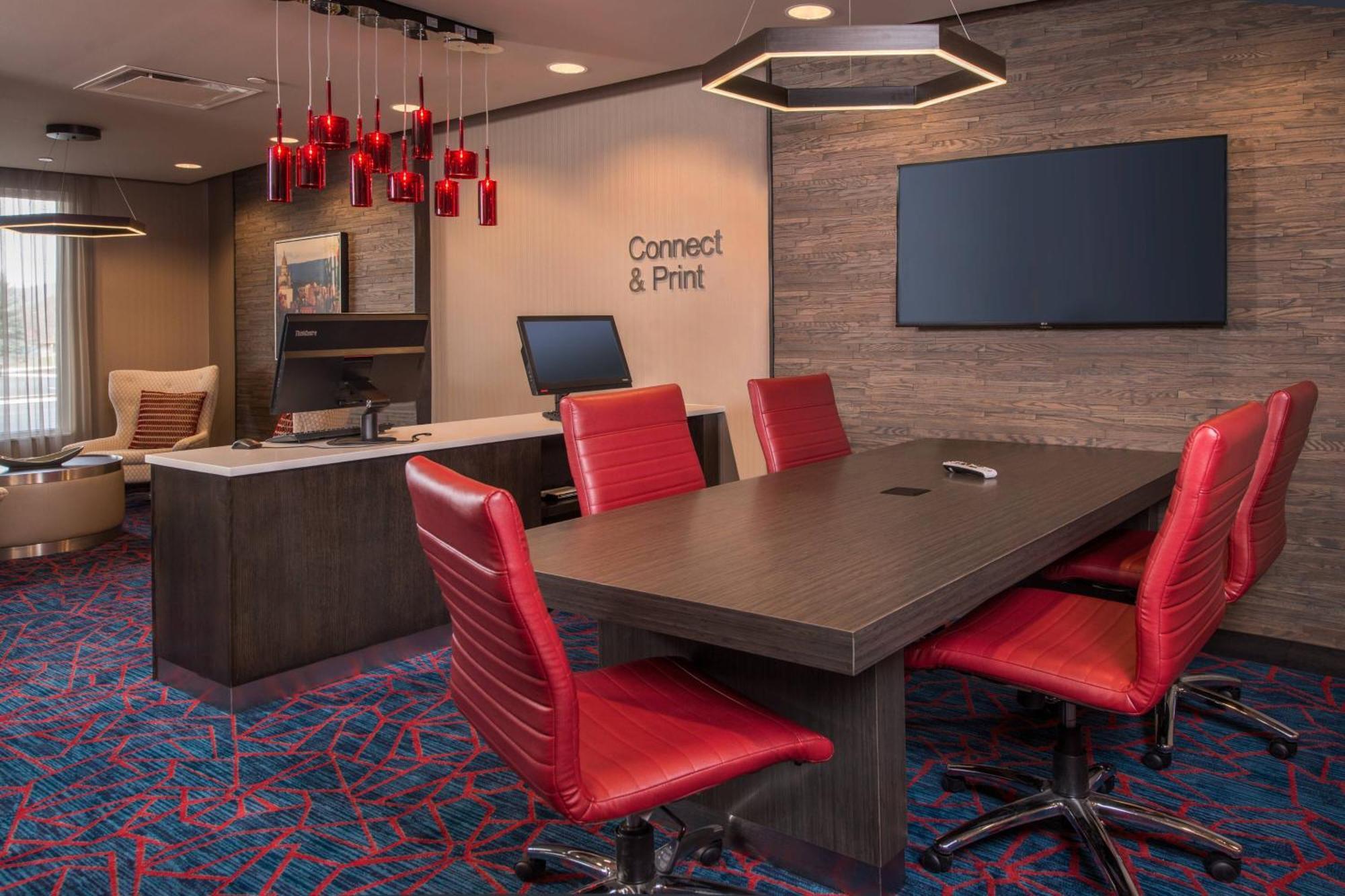 Towneplace Suites By Marriott Altoona Bagian luar foto