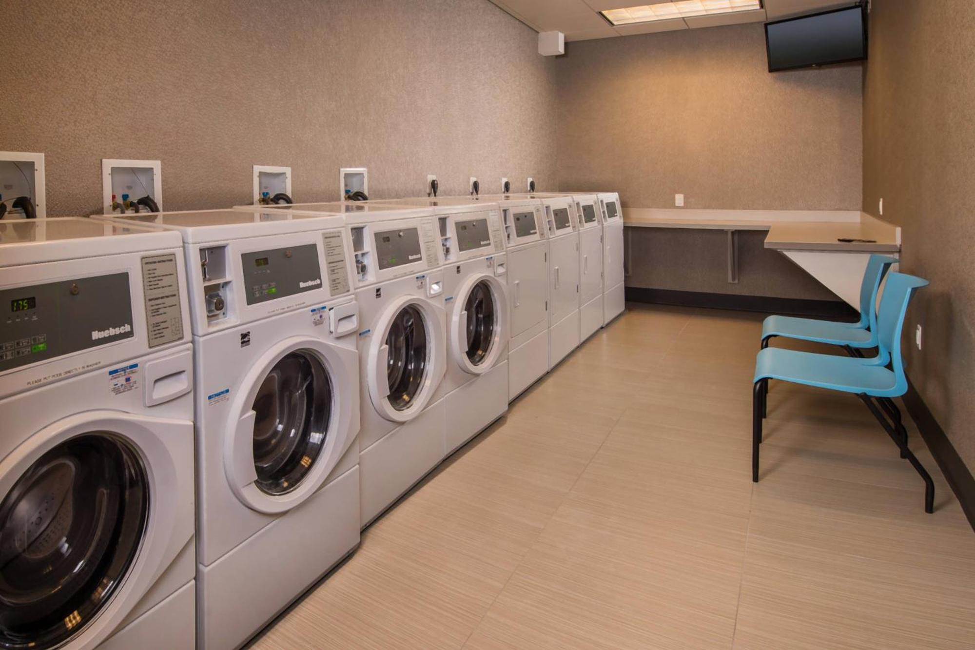 Towneplace Suites By Marriott Altoona Bagian luar foto