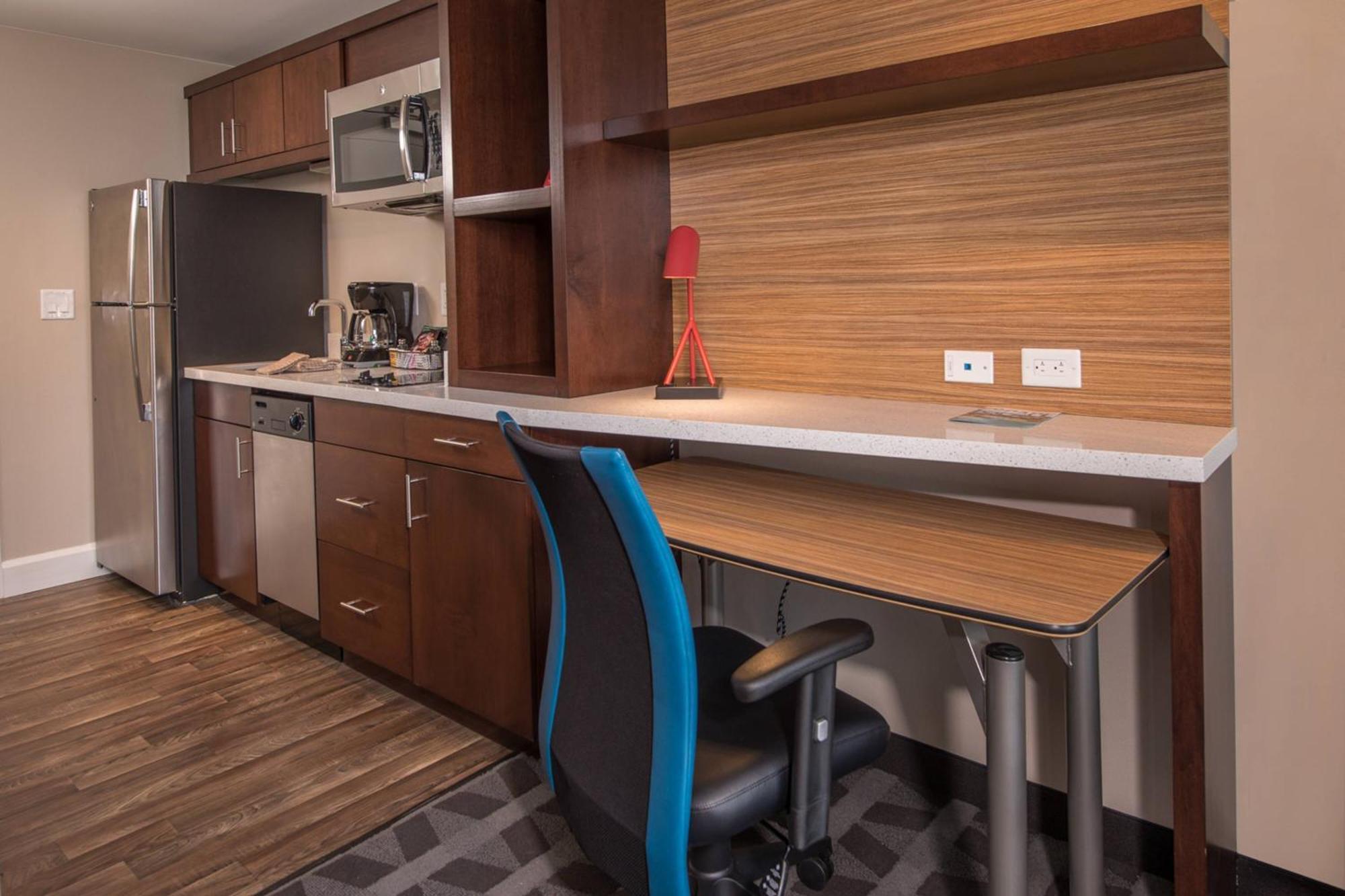 Towneplace Suites By Marriott Altoona Bagian luar foto