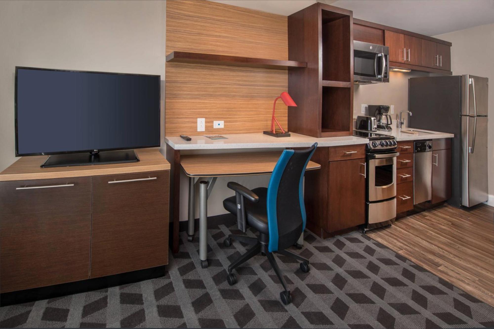 Towneplace Suites By Marriott Altoona Bagian luar foto
