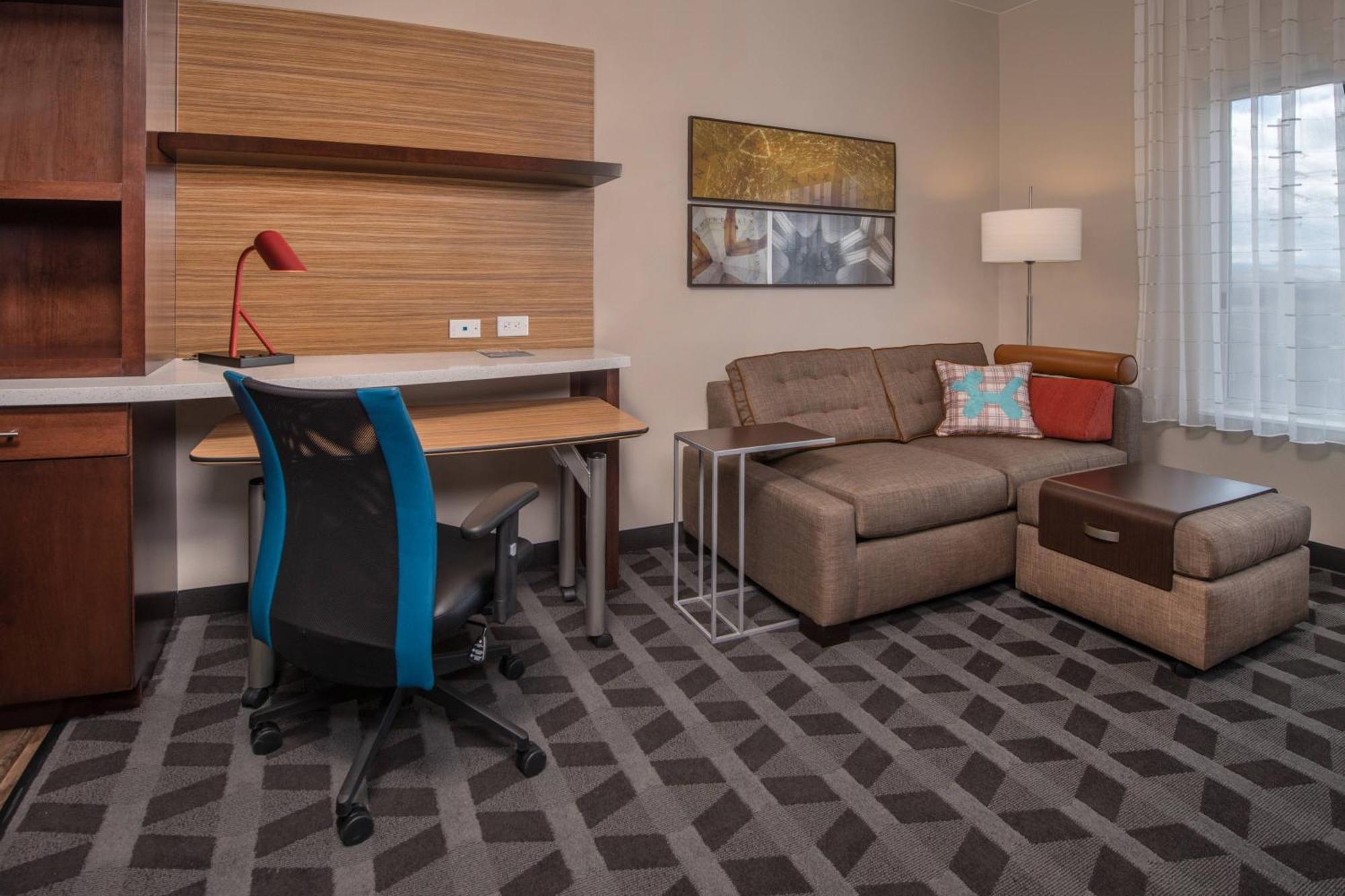 Towneplace Suites By Marriott Altoona Bagian luar foto