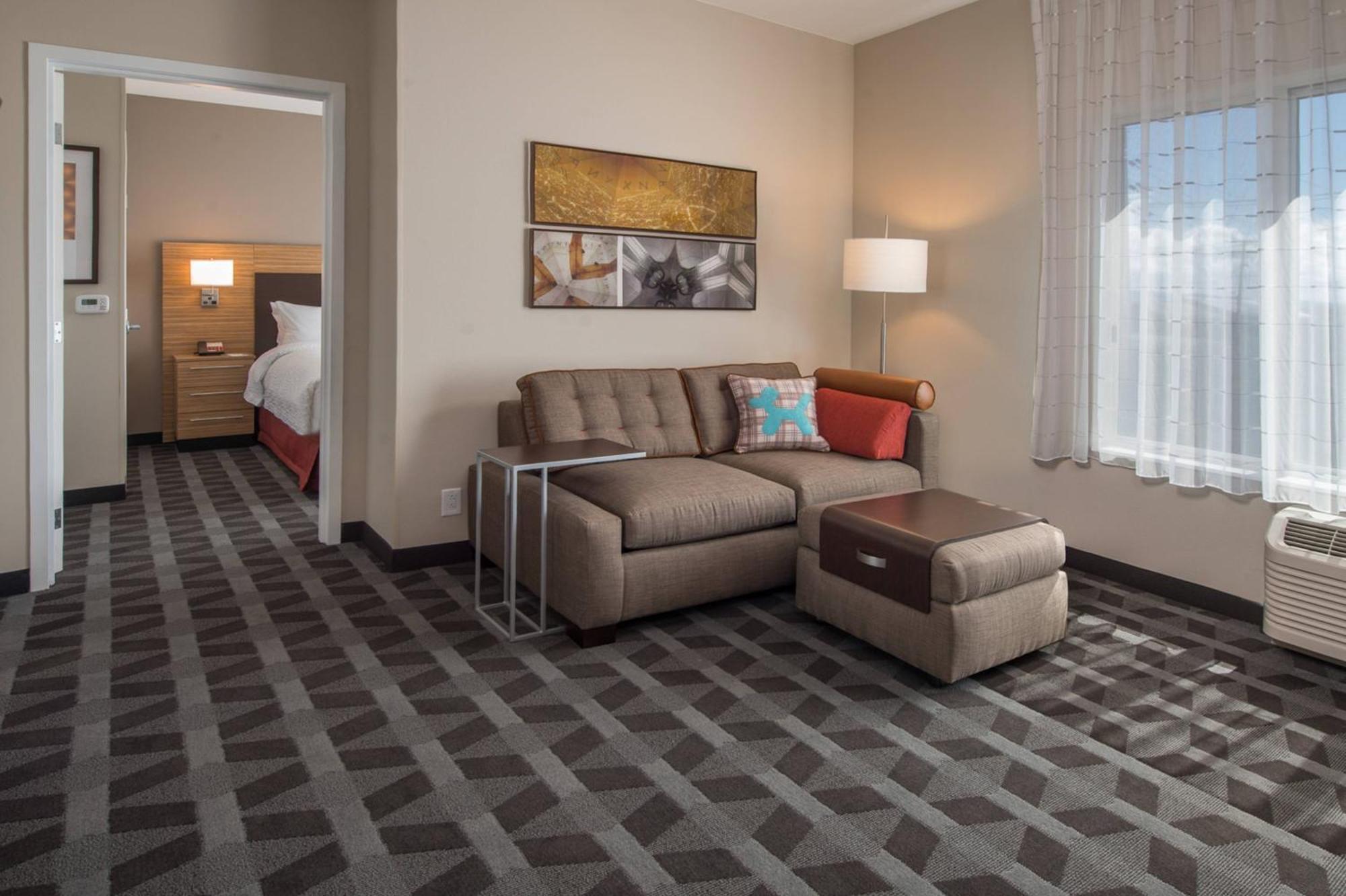 Towneplace Suites By Marriott Altoona Bagian luar foto
