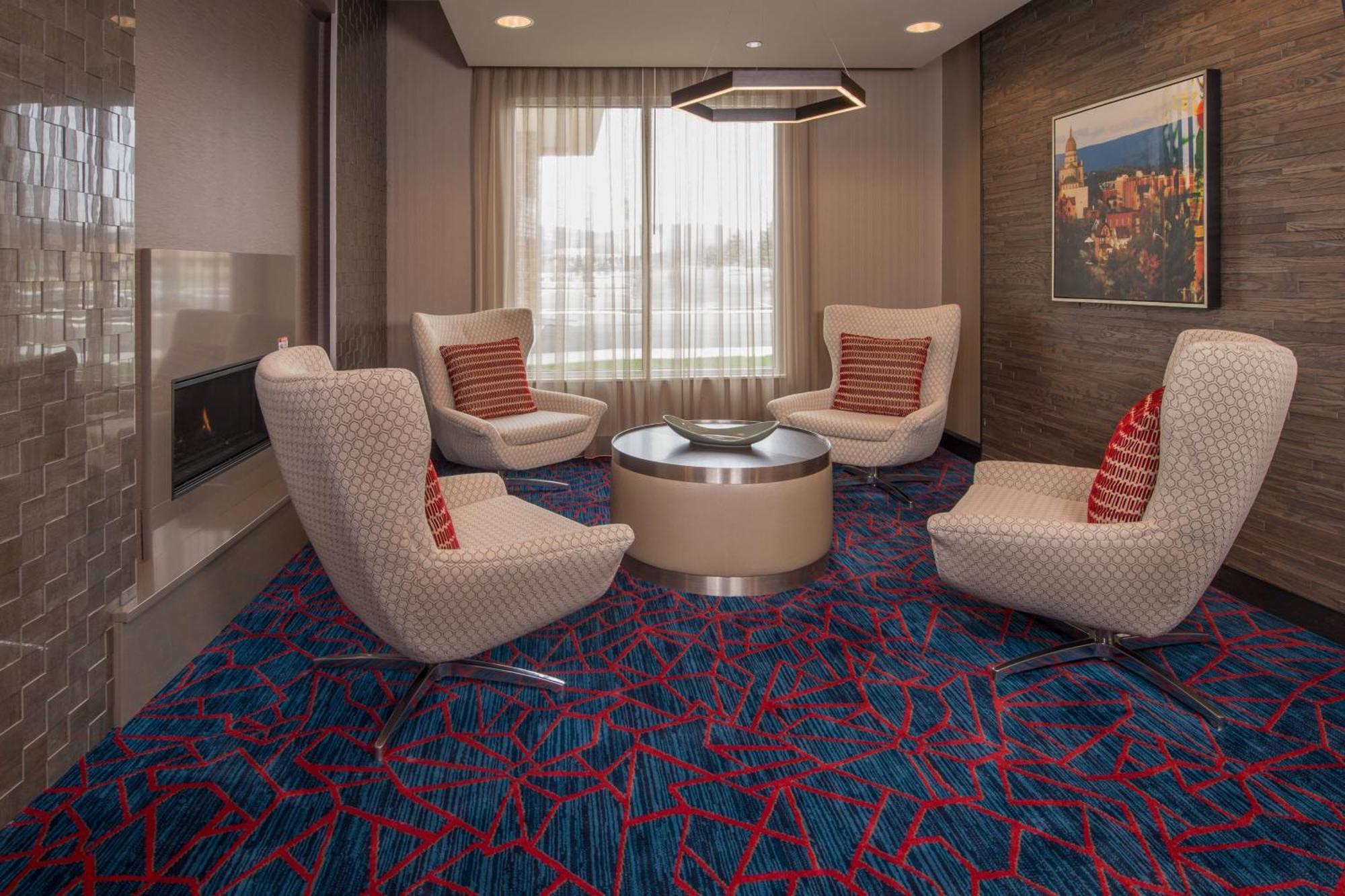 Towneplace Suites By Marriott Altoona Bagian luar foto