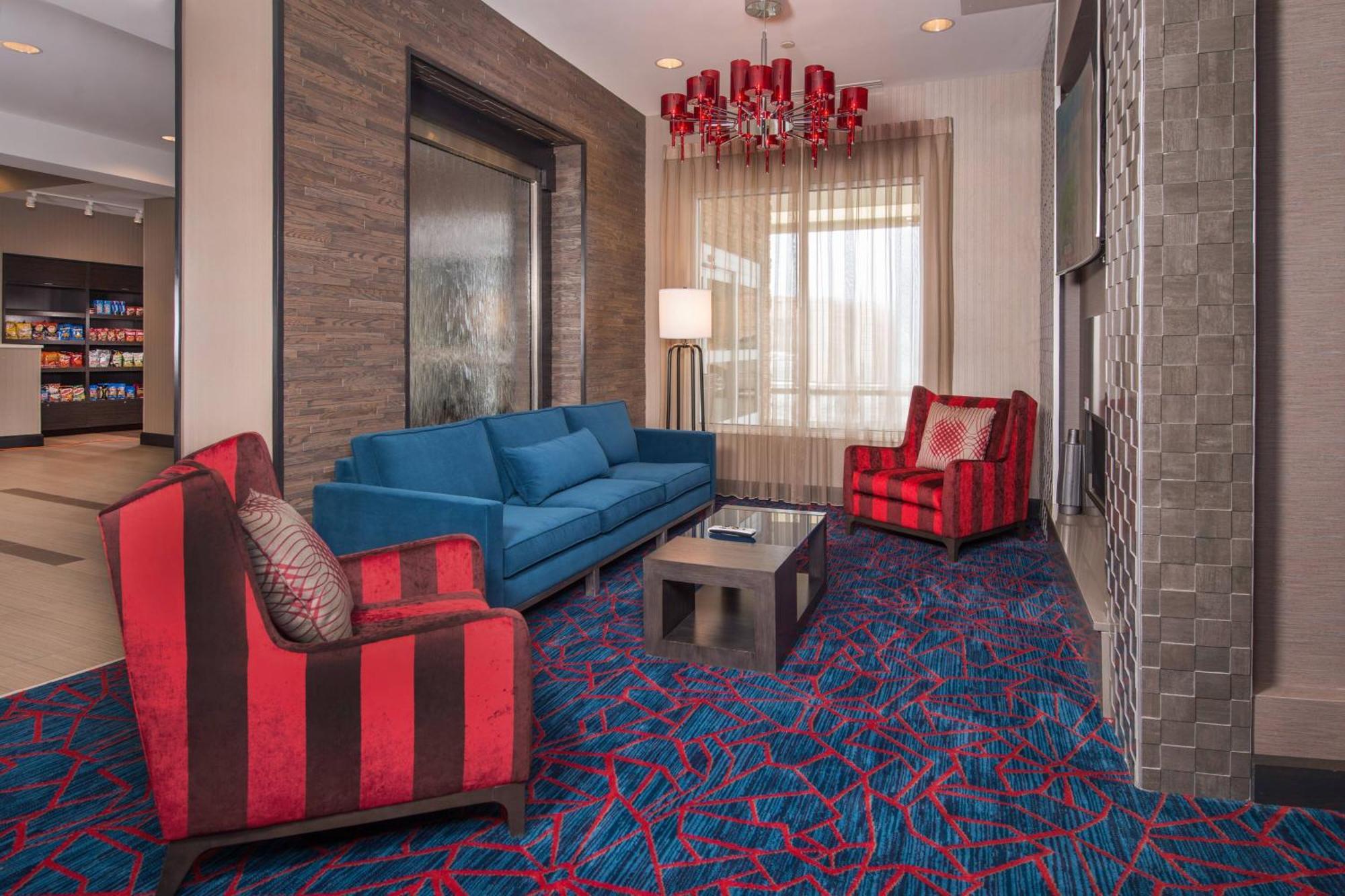 Towneplace Suites By Marriott Altoona Bagian luar foto