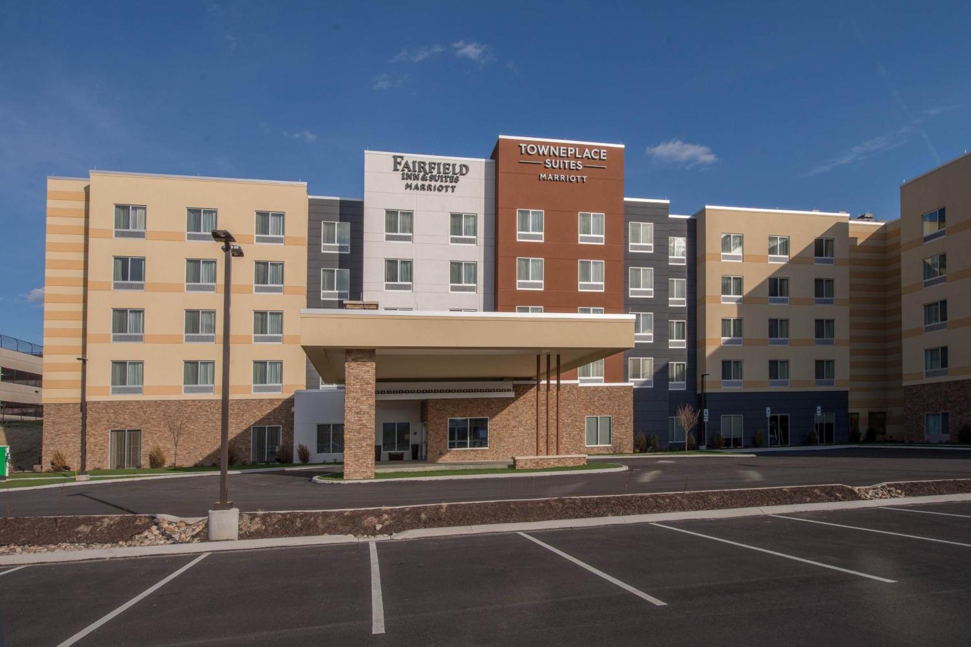 Towneplace Suites By Marriott Altoona Bagian luar foto