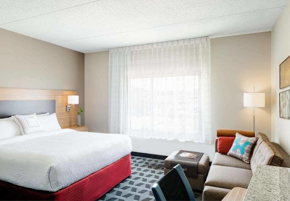 Towneplace Suites By Marriott Altoona Bagian luar foto