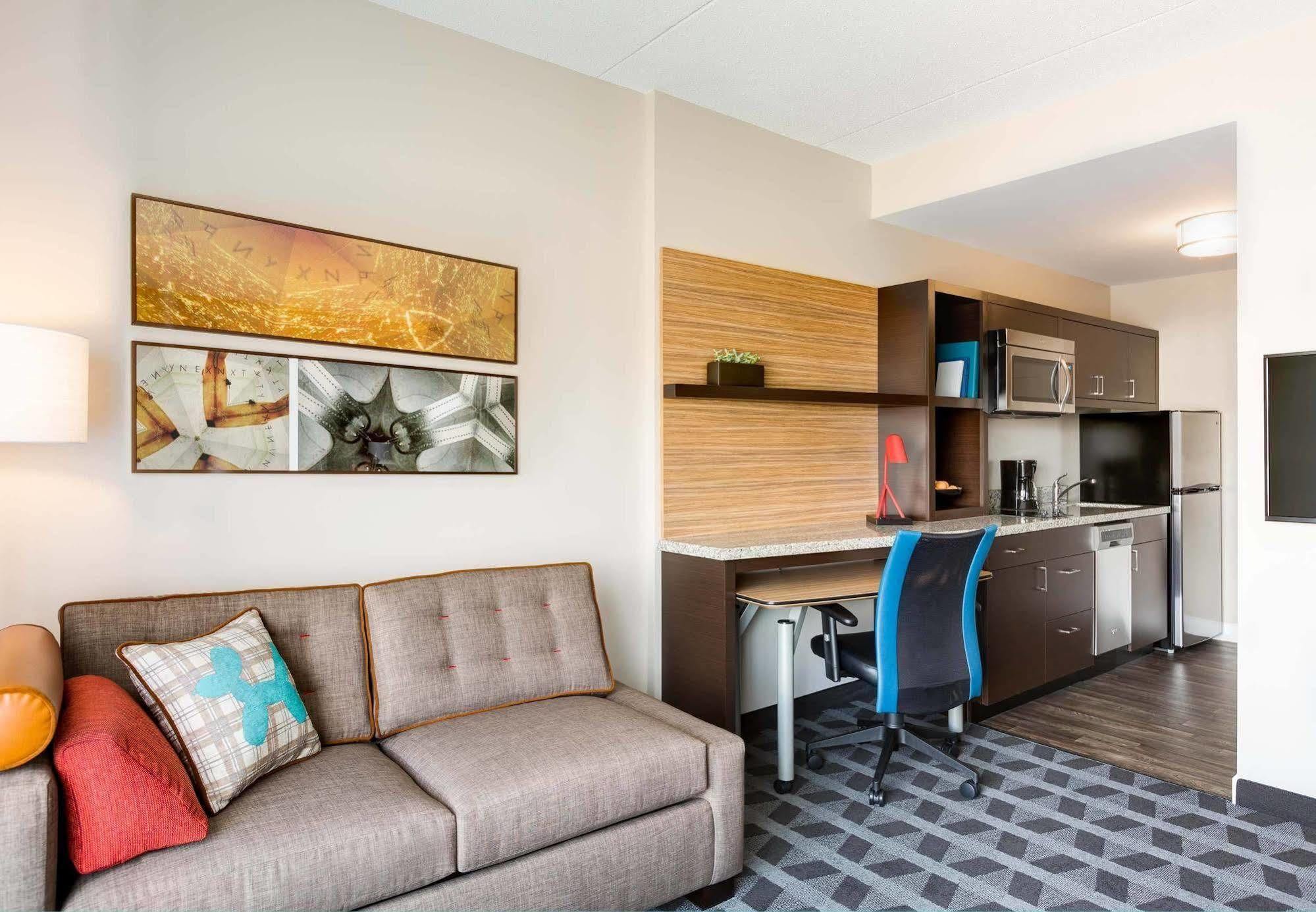 Towneplace Suites By Marriott Altoona Bagian luar foto